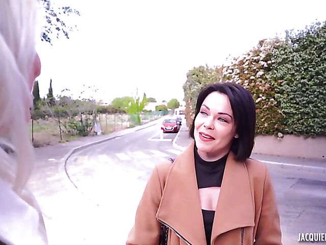 French stockings sex with dark-haired veterinary assistant Lydie