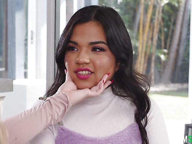 Summer Col & Hot Ass Hollywood - Busty curvy milf teaches Colombian girl in a threesome