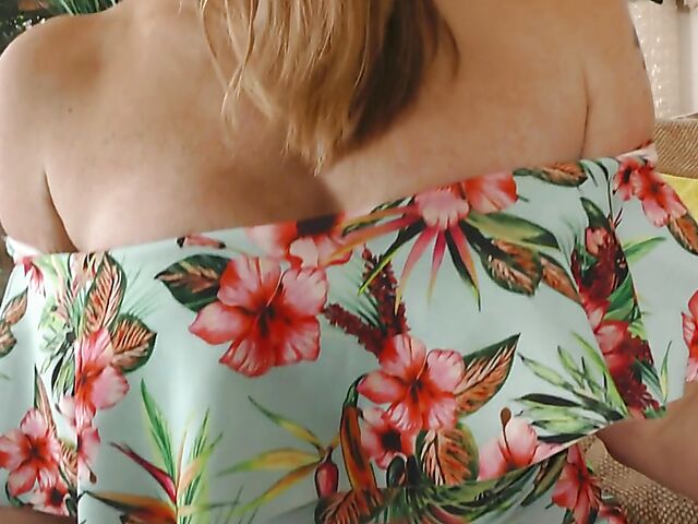 Mackenzie Page - Lonely MILF dildo passion