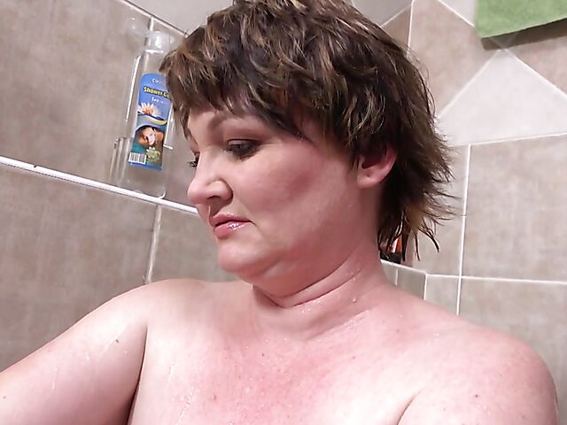 Anna Bella - Chesty mature bath masturbation