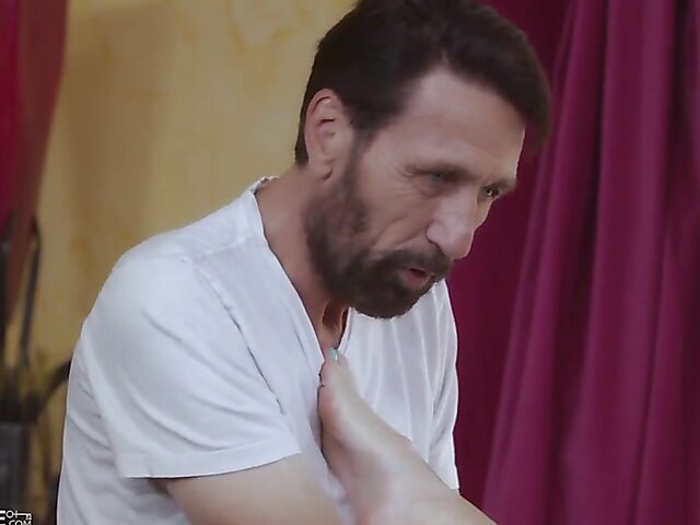 Old vs young massage fuck with Kyler Quinn and Steve Holmes