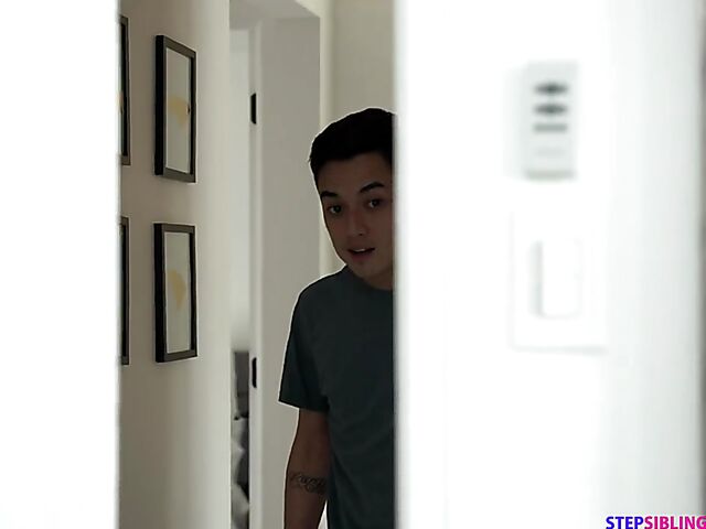 FFM teen threesome with Haley Spades and Jazmin Luv fucking the exact size cock