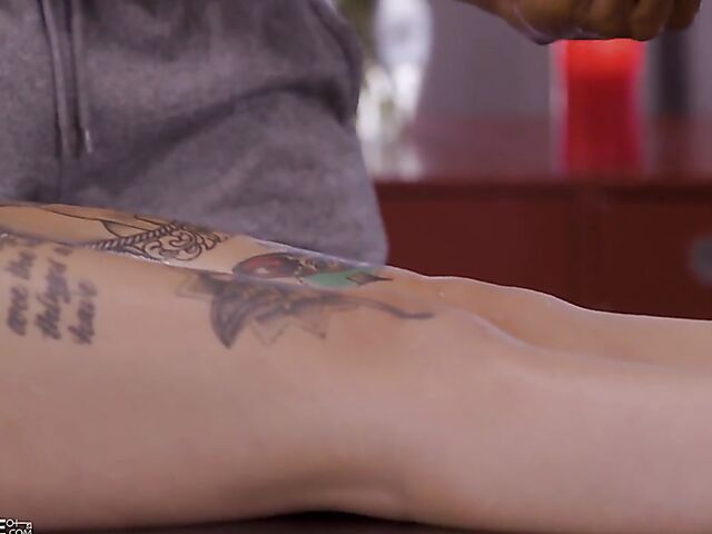 Leigh Raven - Alt babe covered in tattoo interracial massage