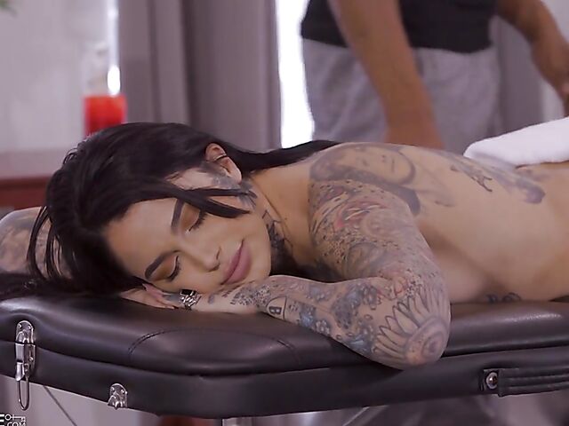 Leigh Raven - Alt babe covered in tattoo interracial massage