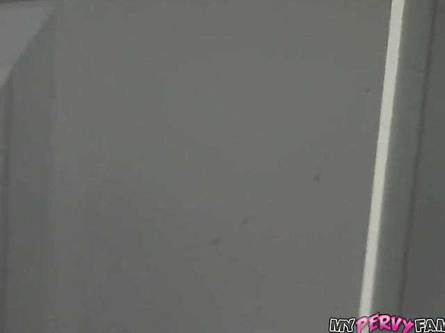 Joslyn James - Sexy mom's huge fake tits POV