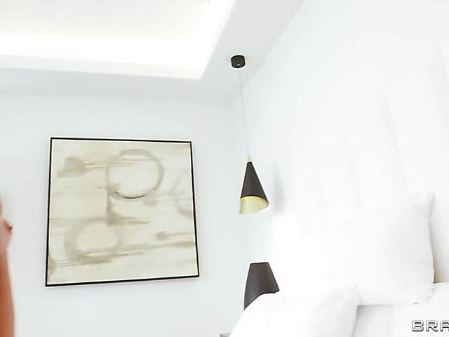 Seductive MILF in stockings Rachel Starr gets fucked while on the phone