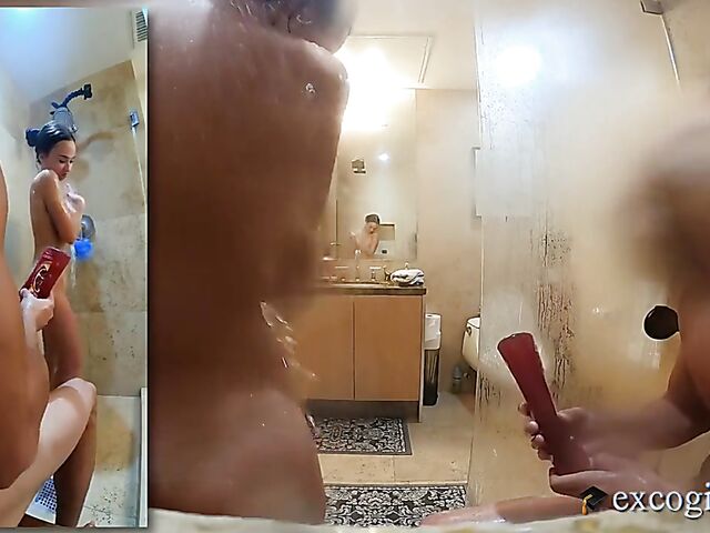 Dakota, 19 years old - Masturbation in bed and shower sex BTS