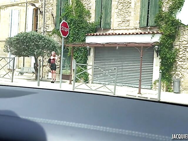 French outdoor threesome with short-haired blonde Daisy