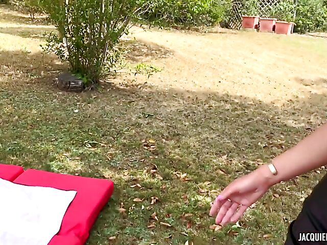 French outdoor threesome with short-haired blonde Daisy