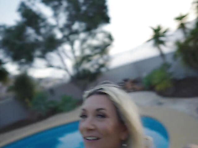 Sandy Big Boobs - Big natural tits MILF outdoor fuck poolside