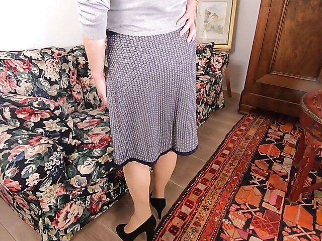 Tina, 61 - Four-eyed busty granny solo