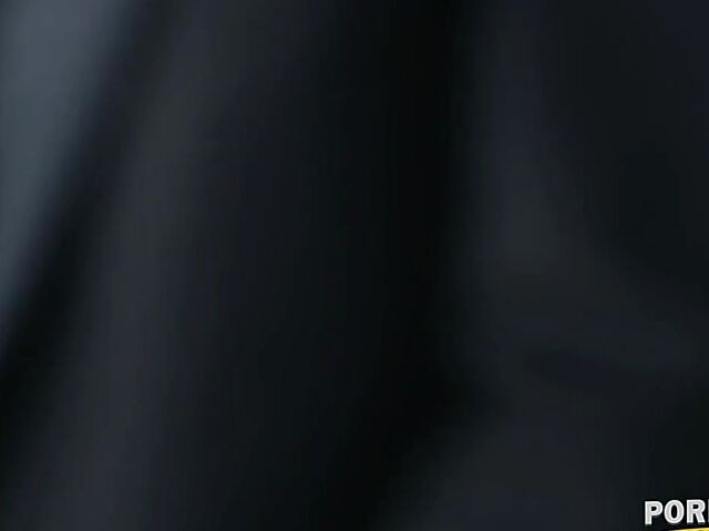 Tattooed Eden Ivy toys her ass and then gets all holes filled