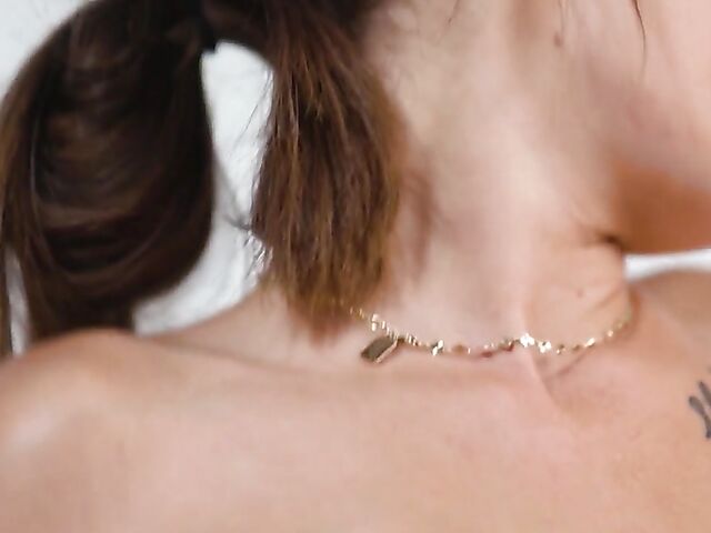 Kimora Quin & Mae Milano - Flower delivery and lesbian sex