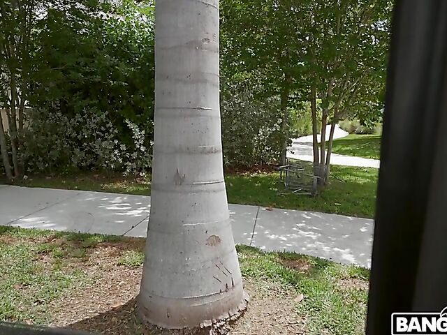 Hot Miami girl with fake tits Graycee Baybee gets talked into sex for cash