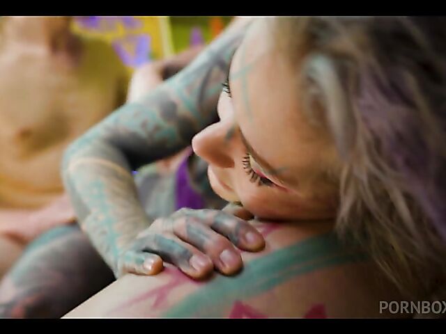 Top to toe tattoo anal threesome with Anuskatzz