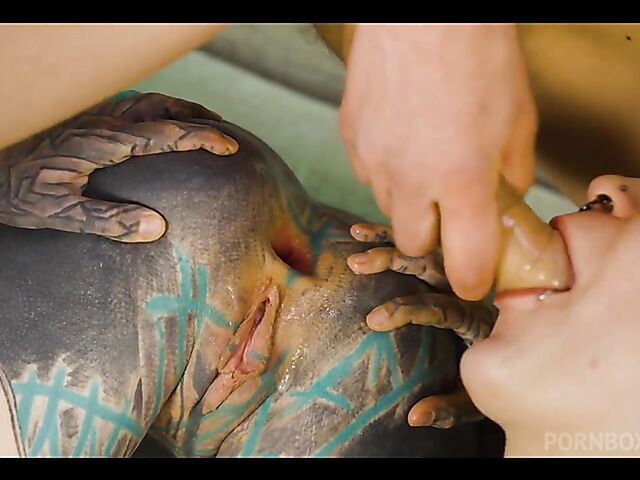 Top to toe tattoo anal threesome with Anuskatzz