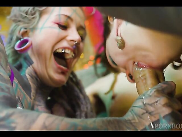 Top to toe tattoo anal threesome with Anuskatzz