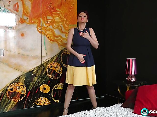 Thick mature short hair redhead Lisa Pinelli plays with herself