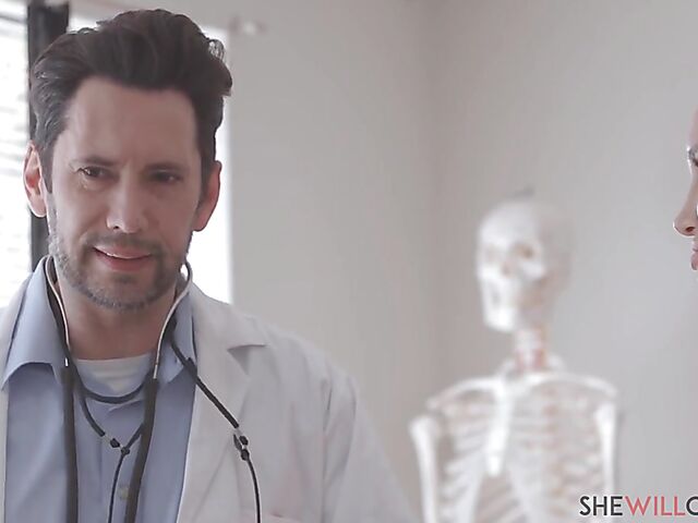 Gyno fuck with all natural brunette Gabi Paltrova