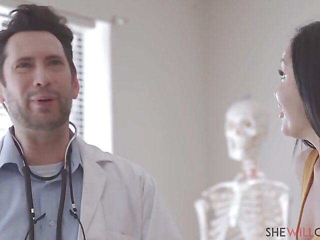 Gyno fuck with all natural brunette Gabi Paltrova