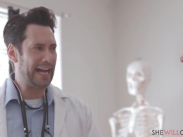 Gyno fuck with all natural brunette Gabi Paltrova