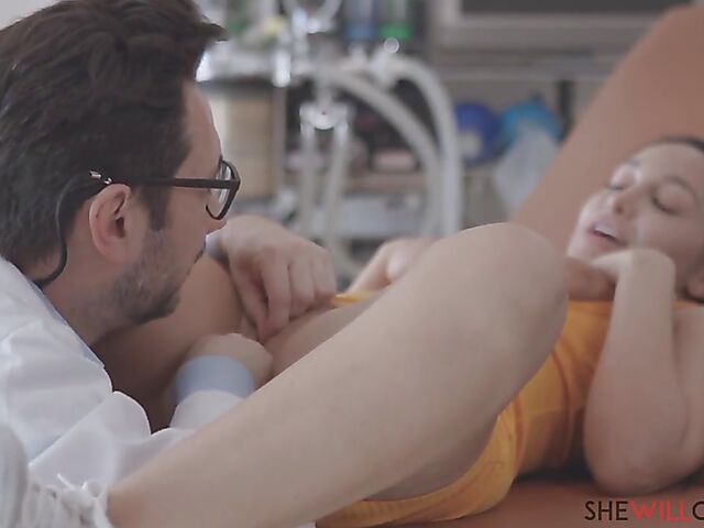 Gyno fuck with all natural brunette Gabi Paltrova