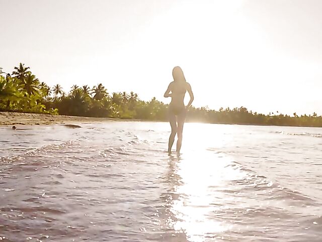 Stunning bikini babe Irina Sivalna gets naked in the paradise