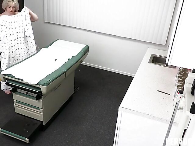 Gyno fuck with blonde patient Annie Archer