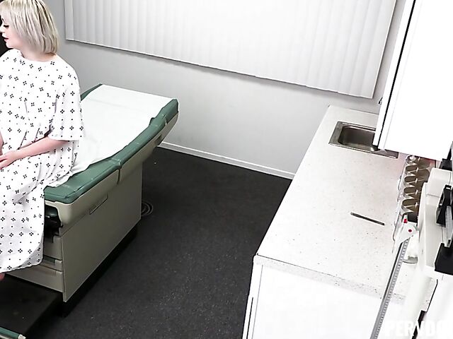 Gyno fuck with blonde patient Annie Archer