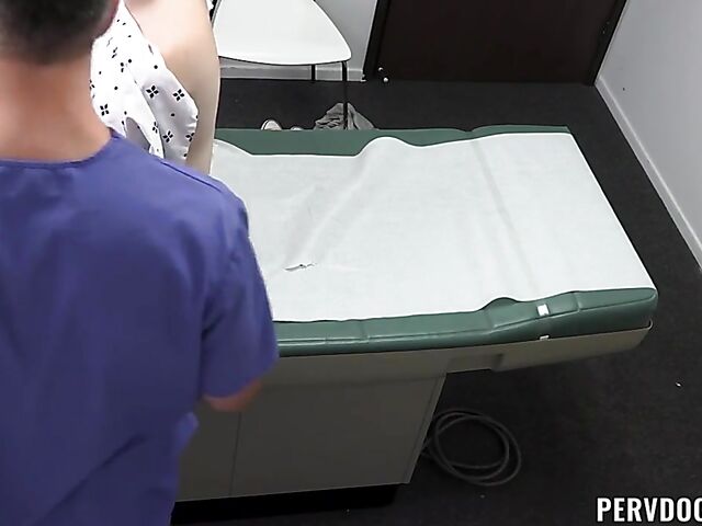 Gyno fuck with blonde patient Annie Archer