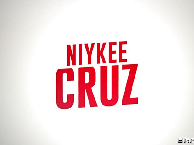 Home gym big cock fuck with big ass Niykee Cruz and Danny D