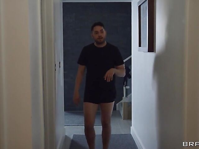 Home gym big cock fuck with big ass Niykee Cruz and Danny D