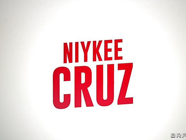 Home gym big cock fuck with big ass Niykee Cruz and Danny D