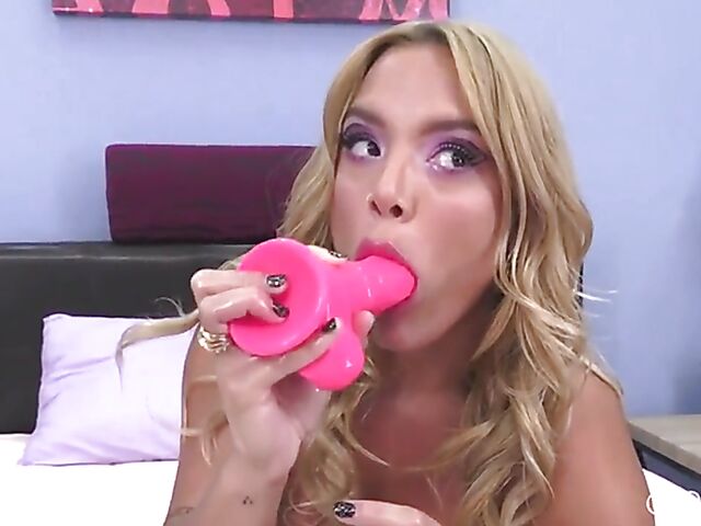 Naturally titted Mimi Monet's solo webcam show with sex toys