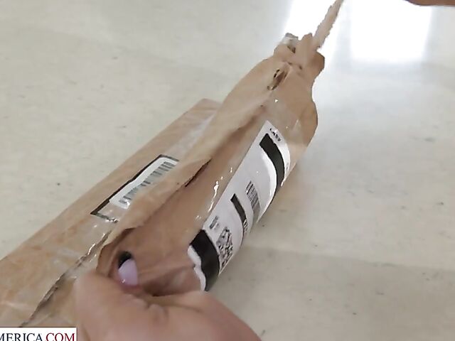 Horny latina MILF Carmela Clutch gets what she needs