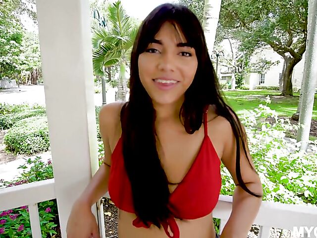 Black-eyed latina babe Julz Gotti gets down to business