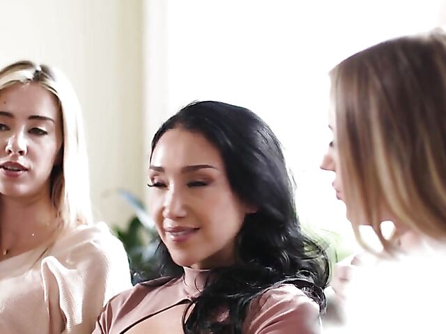 Three lesbians Anna Claire Clouds, Vicki Chase and Haley Reed love licking each other