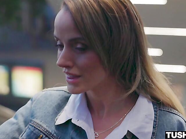 Anal MILF Pristine Edge gets butt fucked after dark