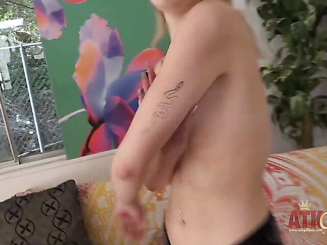 Naked interview with small tits girl Stephanie Gwen