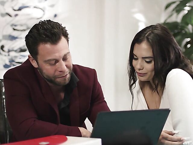 Young brunette Violet Starr and blonde milf Rachael Cavalli fuck the same cock