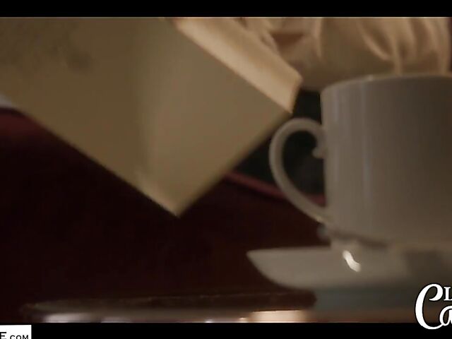 Isabella De Laa - Tail plug and hot anal