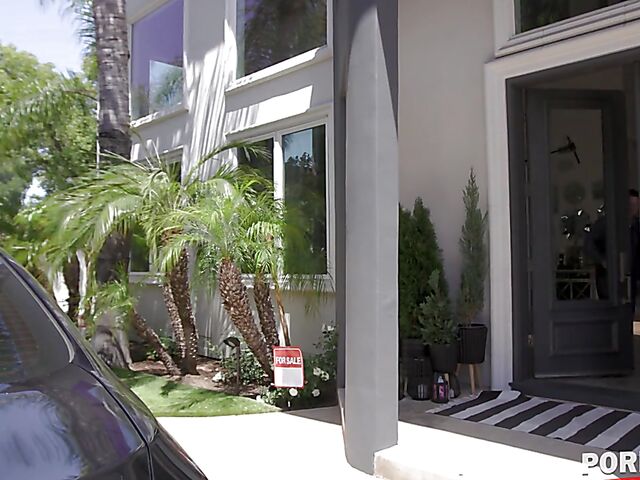 Experienced real estate agent fucks busty LaSirena69