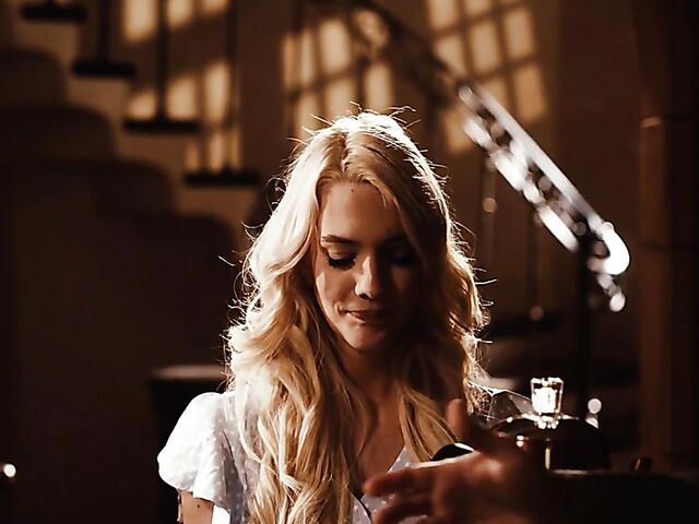 Nathan Bronson & Kiara Cole - Small tits blonde gets cum on belly