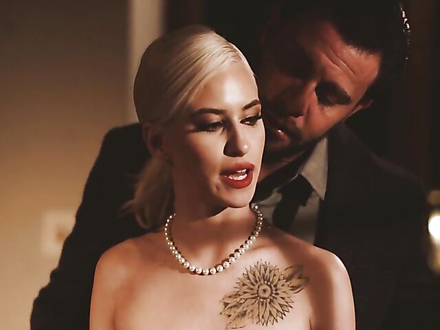 Having a good time with tiny tits blonde Kiara Cole