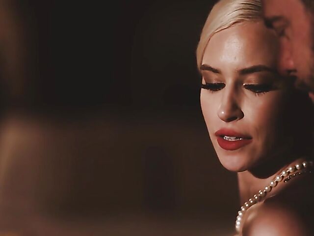 Having a good time with tiny tits blonde Kiara Cole