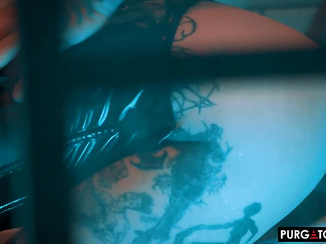 Bathroom threesome anal in the dark with inked Eden Ivy