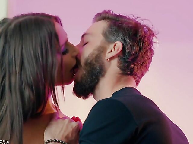 Sex-hungry babe in latex boots April Olsen