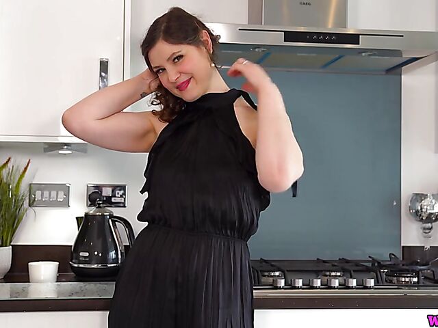 Aurora Frost - Natural MILF kitchen striptease and dirty talk masturbation