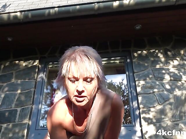 CFNM POV mature handjob with old slut Bianca M