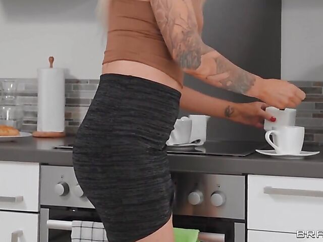 Isabelle Deltore & Jordi El Nino Polla - Boy and MILF bathroom fuck